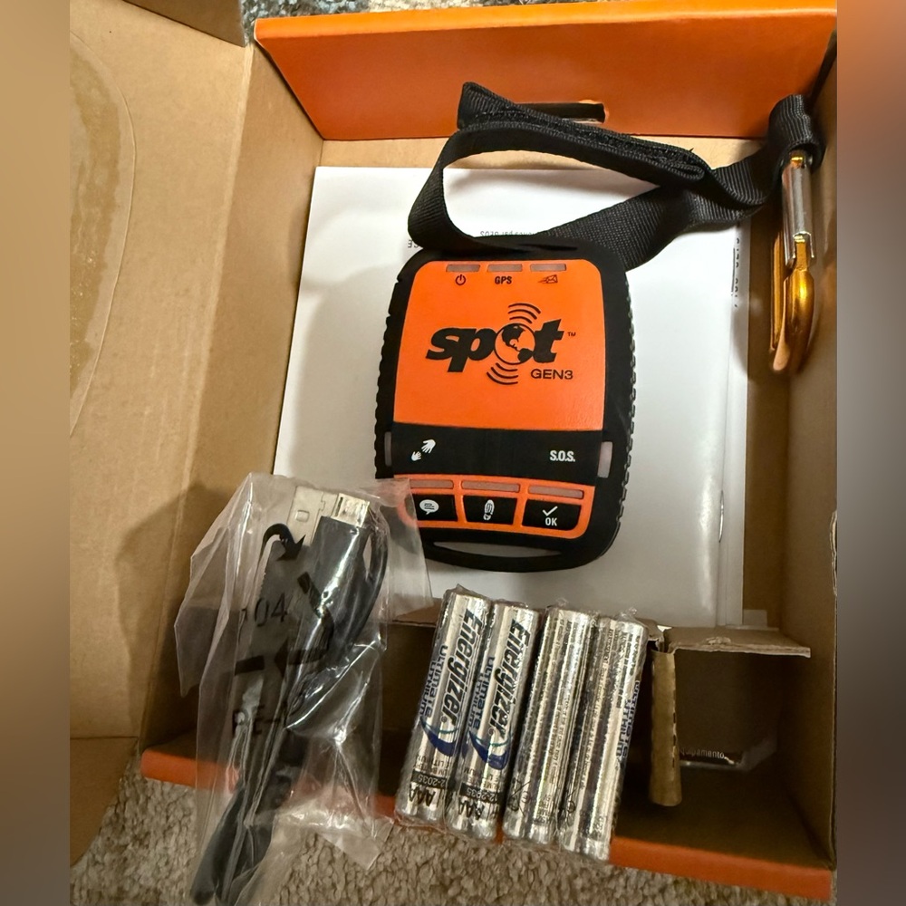 NEW in Box! SPOT Gen3 Satellite GPS Messenger - Orange and Black - Picture 2 of 3
